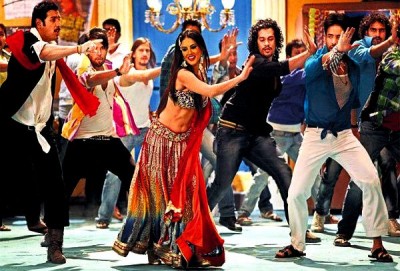 Sunny-Leone-in-an-item-song-from-Bollywood-movie-Shootout-At-Wadala-